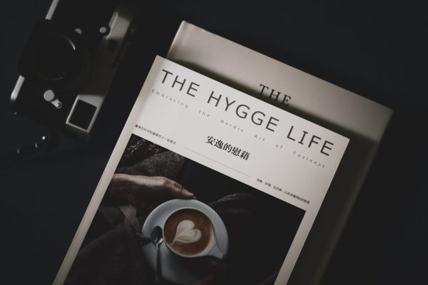 1-foto__o-que-caracteriza-o-hygge--scaled.jpg